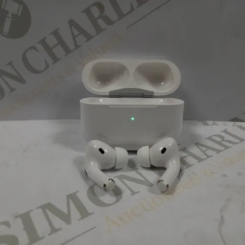 IN-EAR WIRELESS EARBUDS WITH CHARGING CASE IN WHITE