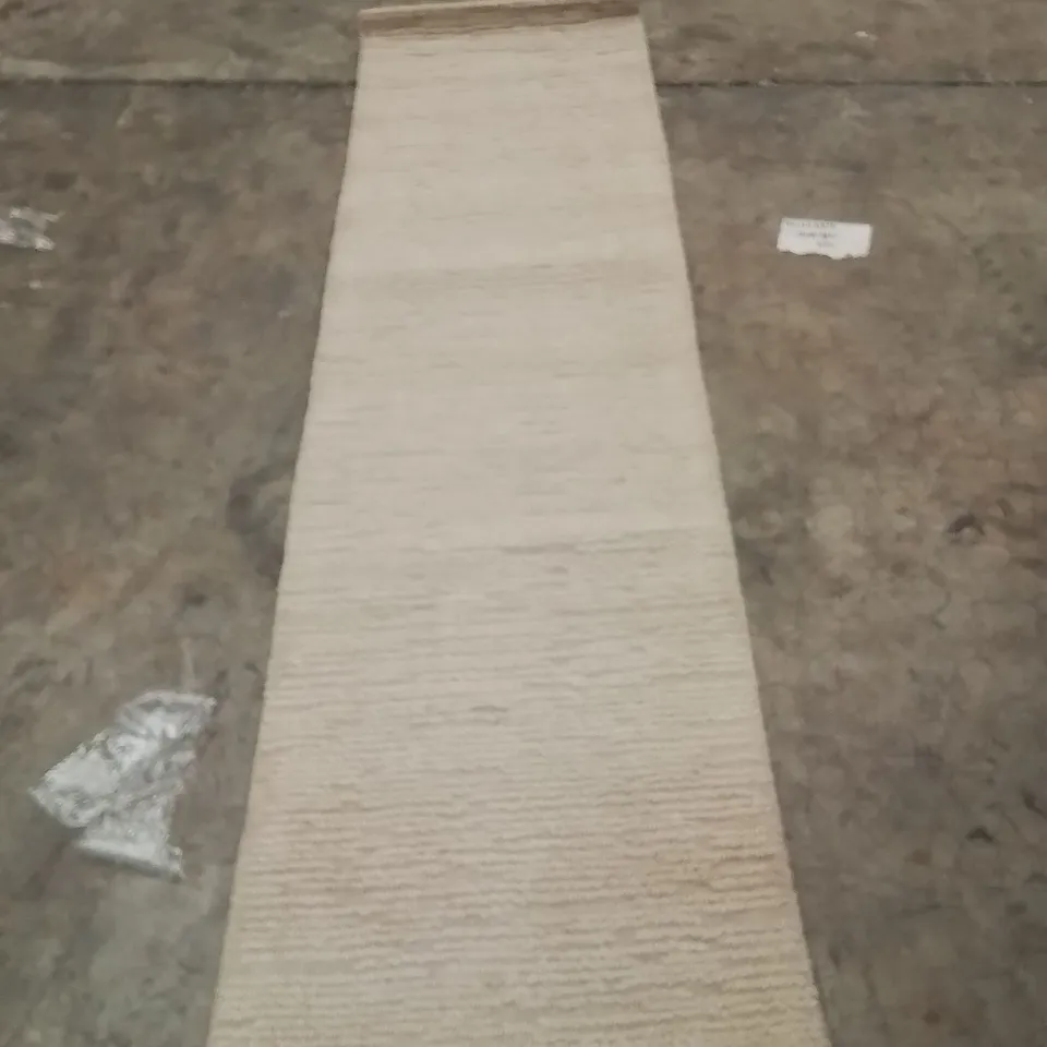 QUALITY DESIGNER AREA RUG - APPROXIMATELY 225X60CM