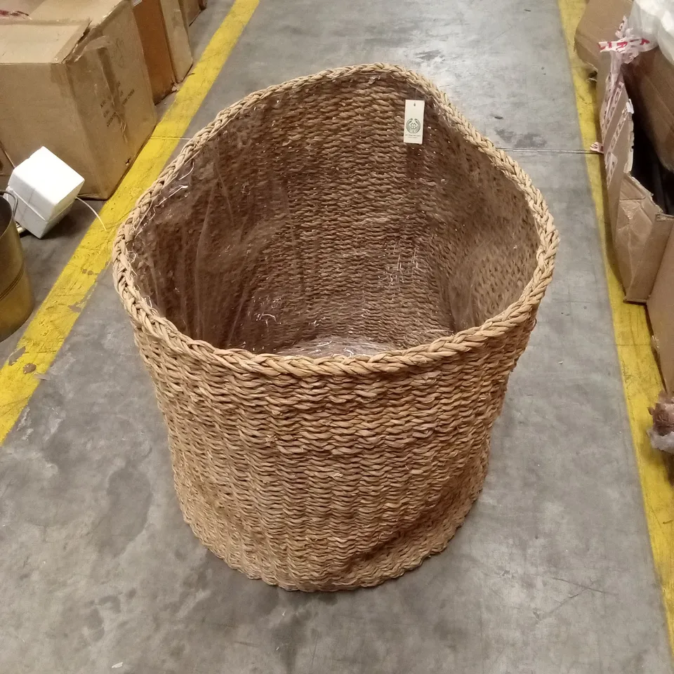 DESIGNER OPEN TOP BASKET WITH PLASTIC LINER