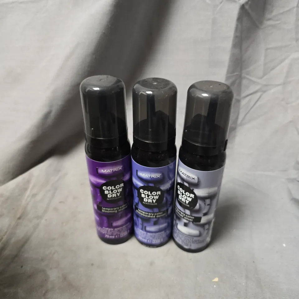 APPROXIMATELY 20 ASSORTED MATRIX BLOW DRY SPRAYS TO INCLUDE STONEWASHED DENIM, BLOOMING ORCHID, PLATINUM SILVER, ETC - COLLECTION ONLY