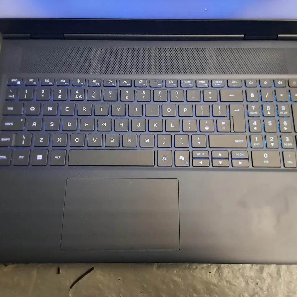 UNBOXED ALIENWARE 16X AURORA INTEL I-9 275HX 1TB STORAGE 32GB RAM 8GB GRAPHICS IN NAVY