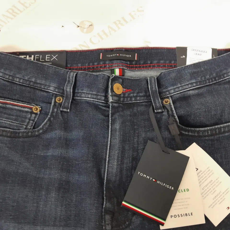 TOMMY HILFIGER SLIM FIT BLEECKER JEANS - W32 X L30
