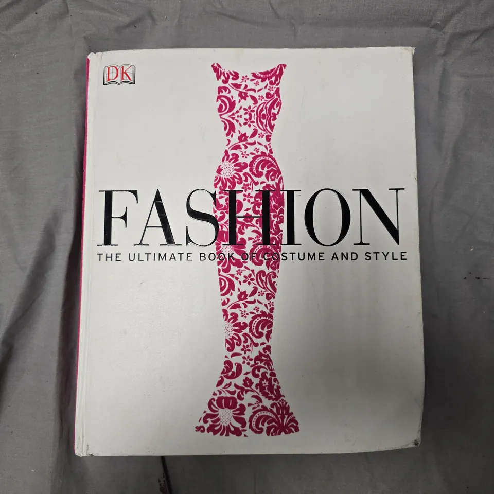 FASHION THE ULTIMATE BOOK OF COSTUME AND STYLE 