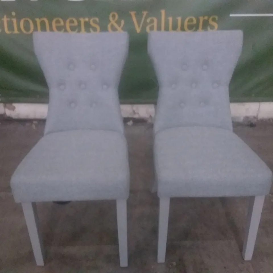 SET OF 2 NEW KENSINGTON LIGHT GREY FABRIC BUTTON BACK DINING CHAIRS (GREY LEG)