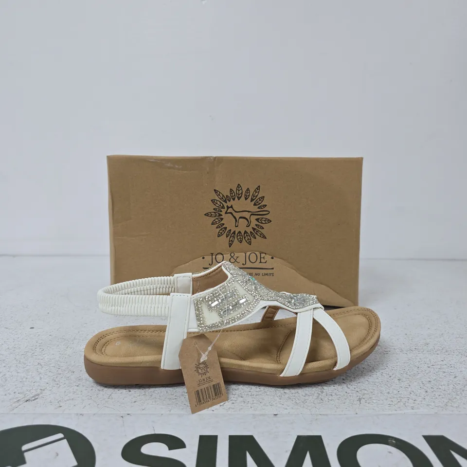 JO & JOE HALCYON WHITE SANDALS – UK 7