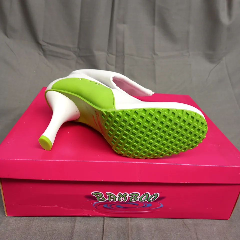 BOXED BAMBOO LEATHER BALLER HIGH HEEL SHOES IN GREEN AND WHITE SIZE 7