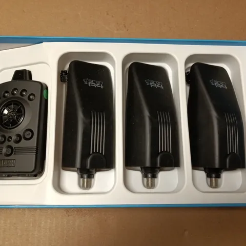 BOXED NASH R4 SIREN FISHING BITE ALARM 3 ROD & RECEIVER SET