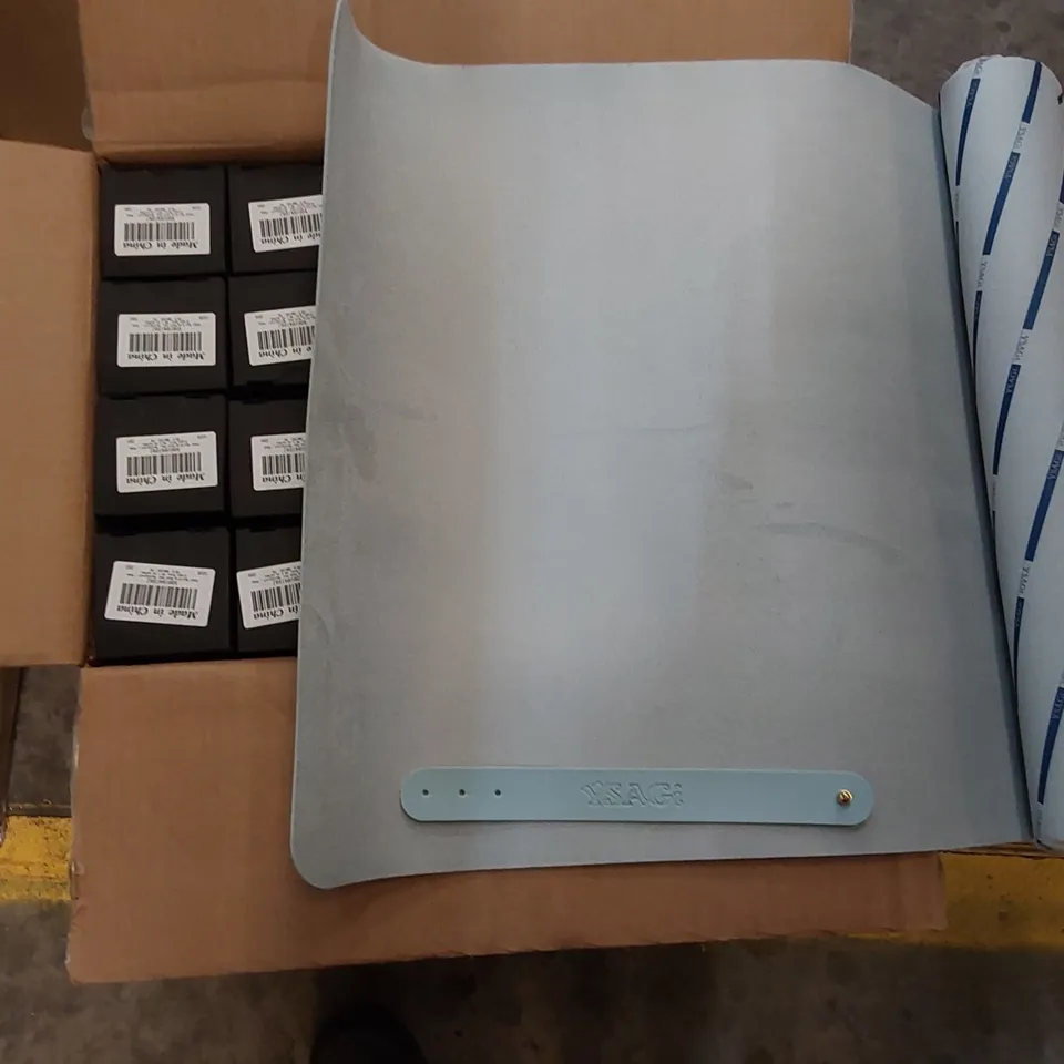 BOX OF APPROXIMATELY 22X YSAGI NON-SLIP COMPUTER DESK MOUSE PADS - 90 X 43CM // SIZES AND COLOURS MAY VARY (1 BOX)