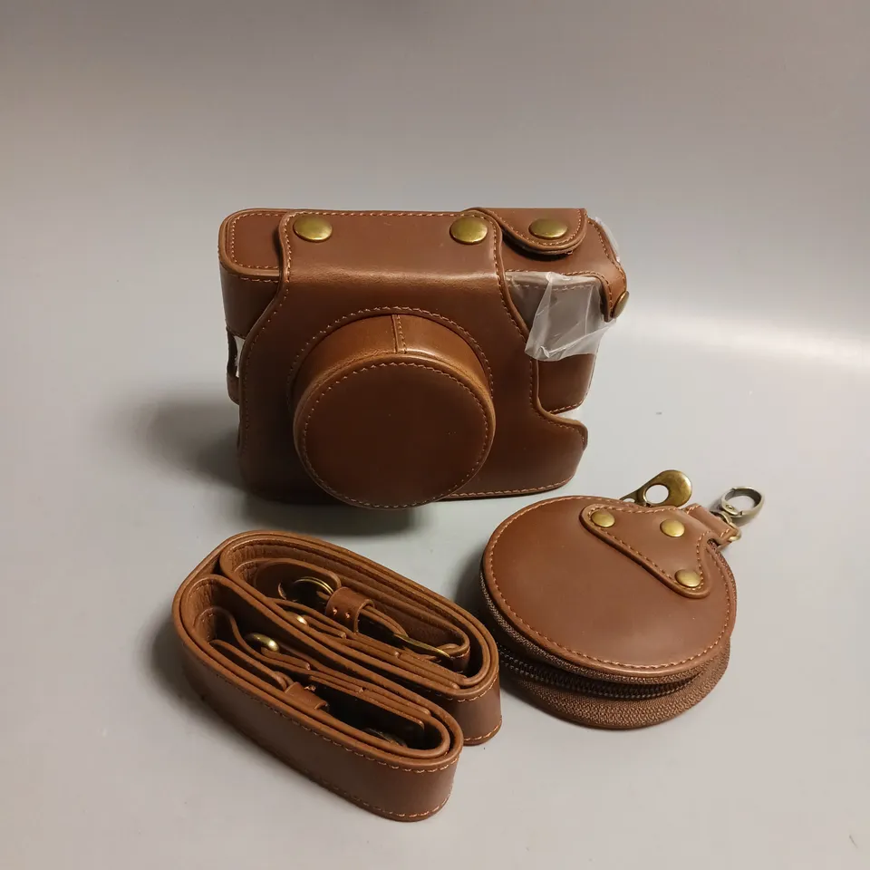UNBRANDED LEATHER CAMERA CASE WITH STRAP AND CLIP ON LENS POUCH IN BROWN WITH BRASS DETAILING APPROX 13CM LENGTH, 4.5CM WIDTH AND 9CM HEIGHT