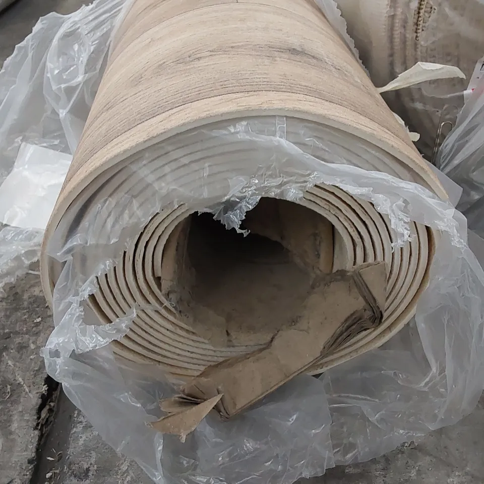 ROLL OF QUALITY FLOOR VIYNL // SIZE UNSPECIFIED 