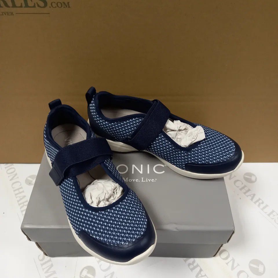 VIONIC JESCAL SPORTS TRAINERS - SIZE 3