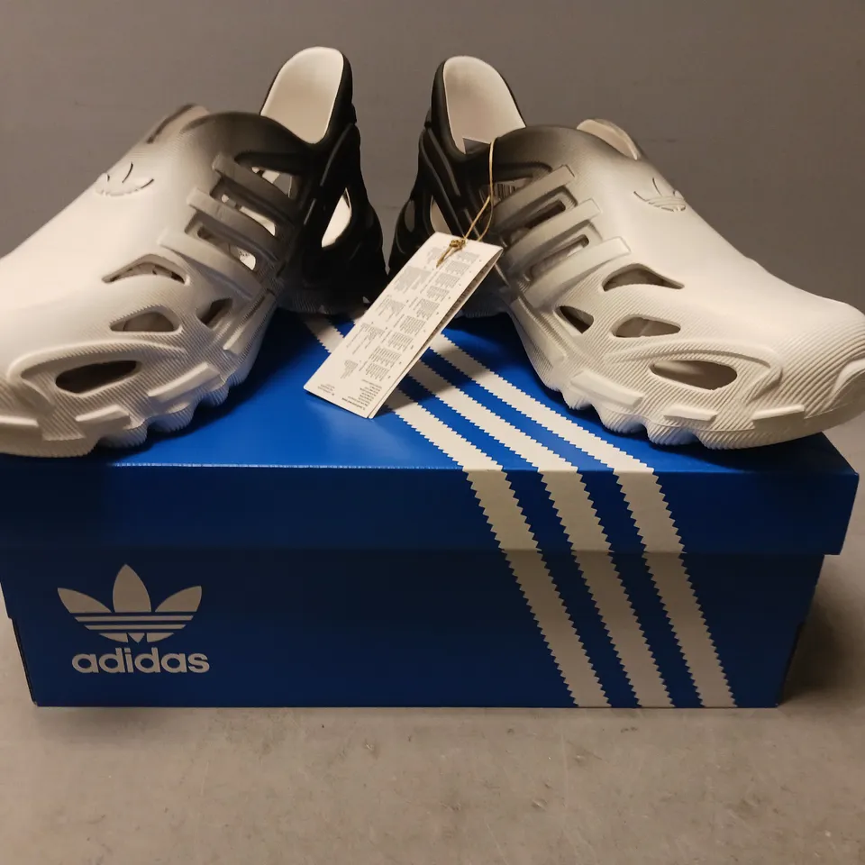 BOXED PAIR OF ADIDAS ADIFOM SUPERNOVER SHOES IN WHITE/BLACK GRADIENT UK SIZE 7
