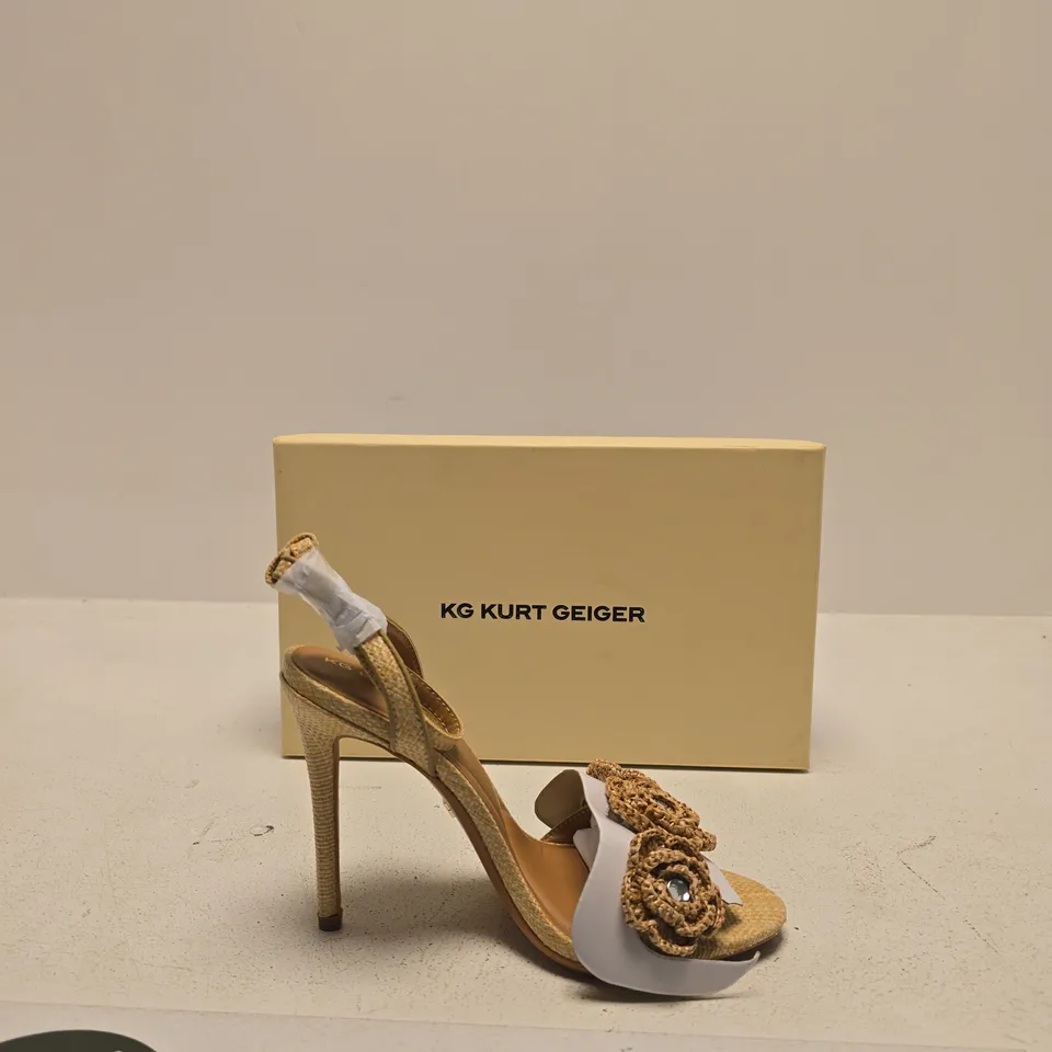 KG KURT GEIGER SANDALS WITH FLORAL EMBELLISHMENTS – BEIGE (WOMENS) SIZE EU 38