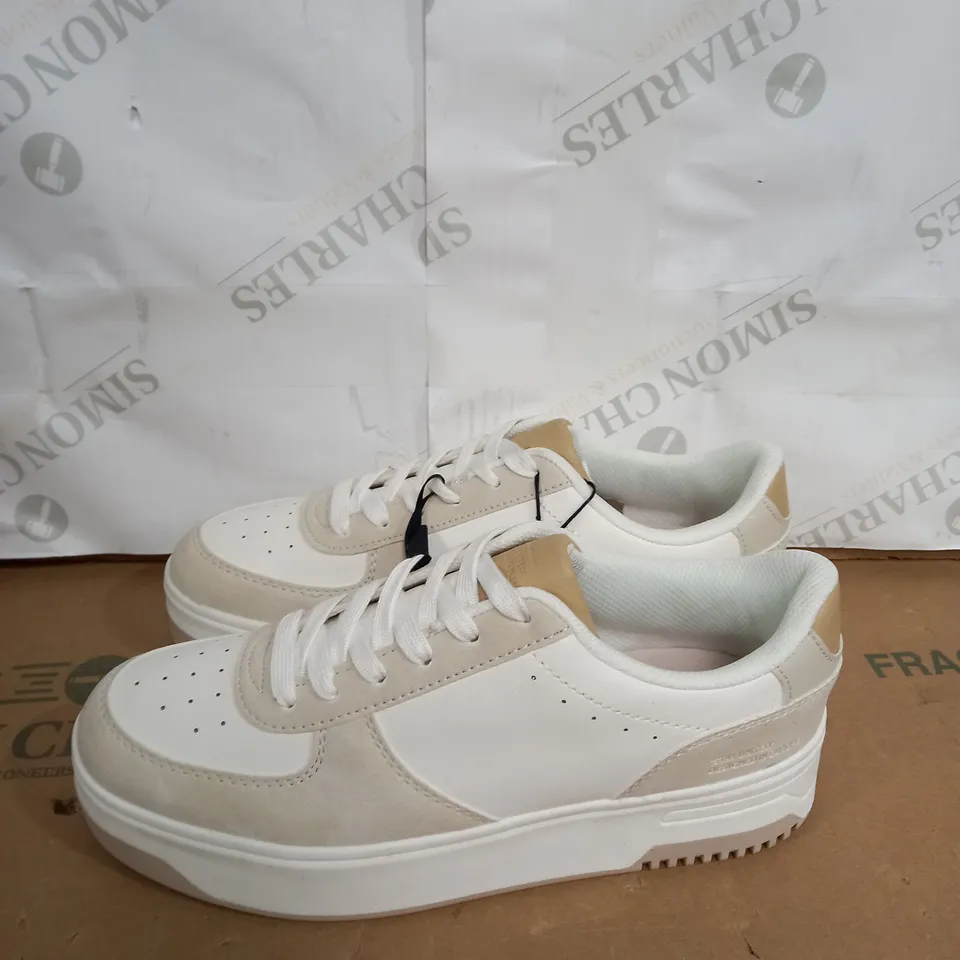 PULL AND BEAR TRAINERS SIZE 39
