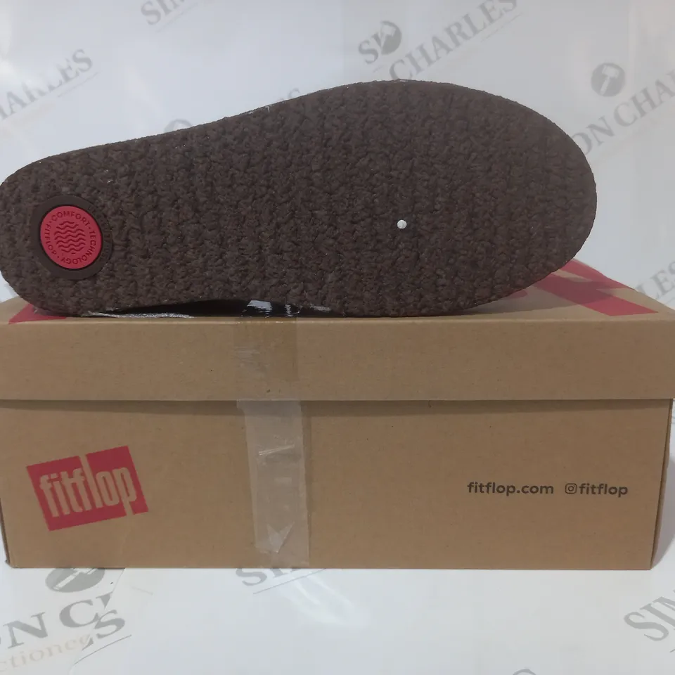 BOXED PAIR OF FITFLOP RALLY TUMBLED LEATHER CREPE SNEAKERS IN NAVY UK SIZE 04