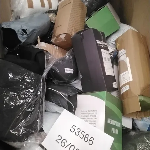 PALLET CONTAINING A LARGE QUANTITY OF; PILLOWS