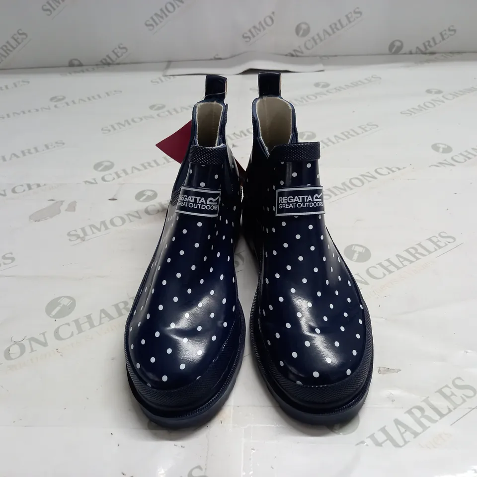 REGATTA LADY HARPER BOOTS SIZE 4 