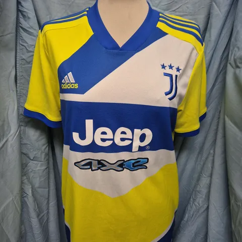 JUVENTUS FC AWAY SHIRT – SIZE M