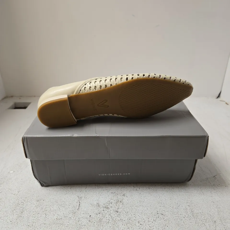 VIONIC GRACIA WOVEN FLATS – 5.5