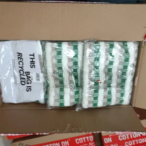 BOX OF APPROXIMATELY 15 ASSORTED CLOTHING ITEMS TO INCLUDE: VINTAGE KNIT VEST