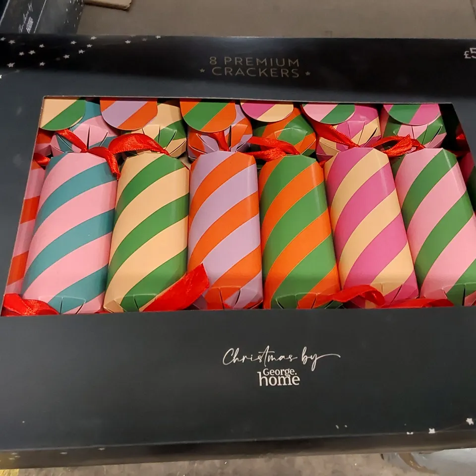 LOT OF APPROXIMATELY 20X 8 BRAND NEW PREMIUM CHRISTMAS CRACKERS , 1X 6 BRAND NEW LUXURY CHRISTMAS CRACKERS, 1X 6 BRAND NEW DELUXE CHRISTMAS CRACKERS - VARIOUS DESIGNS (22 ITEMS)