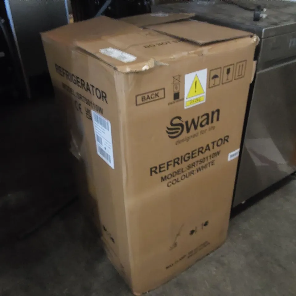 BOXED SWAN SR750110 47.5CM WIDE UNDER-COUNTER FRIDGE WITH 4 STAR ICE BOX IN WHITE 
