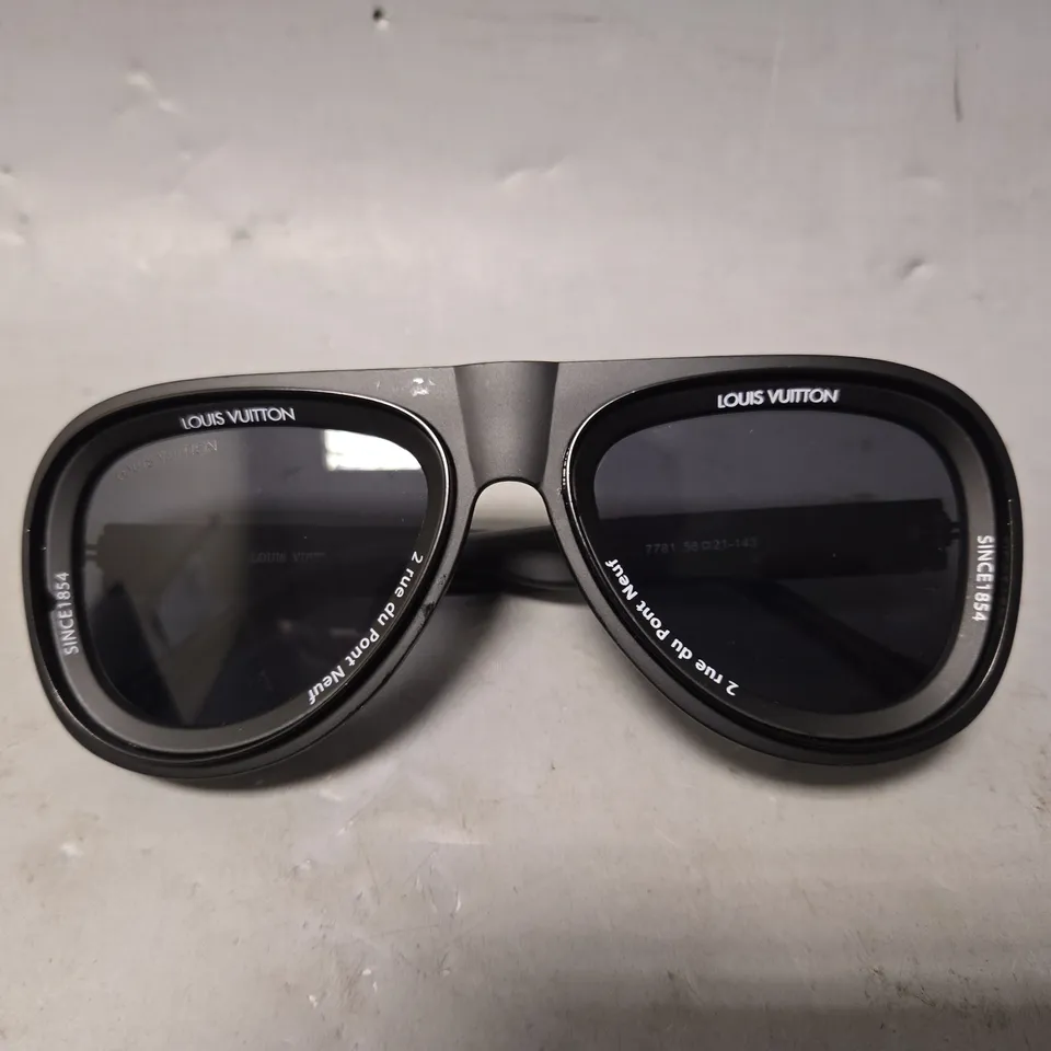 LOUIS VUITTON SUPER VISION SUN GLASSES 