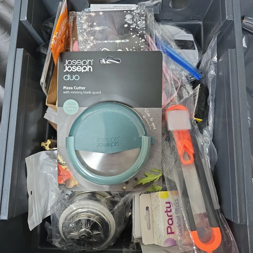 APPROXIMATELY 15 ASSORTED HOUSEHOLD ITEMS TO INCLUDE DRINKS MAT, BIRTHDAY CARD, ADHESIVE , HOSE NOZZLE & HEADLAMP