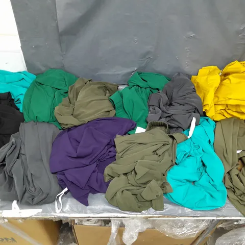 BOX OF APPROXIMATELY 15 ASSORTED CLOTHING ITEMS IN VARIOUS STYLES, COLOURS AND SIZES 