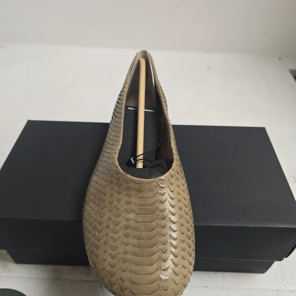 BOXED PAIR OF MASSIMO DUTTI SNAKE PRINT LEATHER BALLET FLATS, ROUND TOE – UK 5