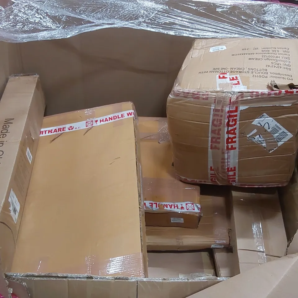 PALLET OF ASSORTED ITEMS INCLUDING: TEENZA STEP LADDERS, ADJUSTABLE BADMINTON NET, THERMOSTATIC SHOWER MIXER, UMBRELLA BASE ECT