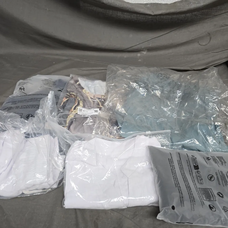 LARGE BOX OF APPROXIMATELY 20 ASSORTED CLOTHING ITEMS IN VARIOUS SIZES, STYLES AND COLOURS