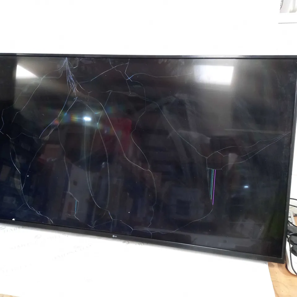 LG LED UQ70 50" 4K UHD SMART TV [COLLECTION ONLY]