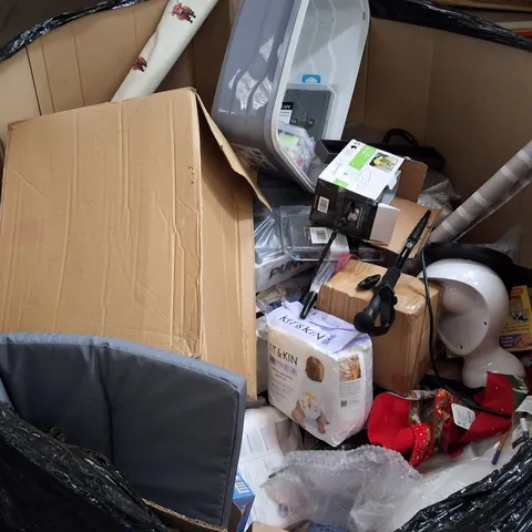 PALLET CONTAINING ASSORTED PRODUCTS INCLUDING DUNGAREES PORTFOLIO JACKET WITH STAND, PINKING SHEARS, 3 IN 1 KITCHEN STAND & HYPOALLERGENIC NAPPIES