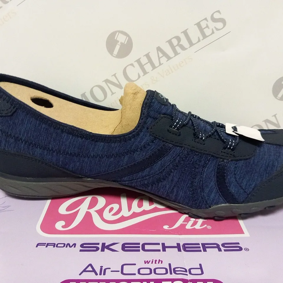 BOXED SKETCHERS BREATHE EASY LD00 SIZE 7