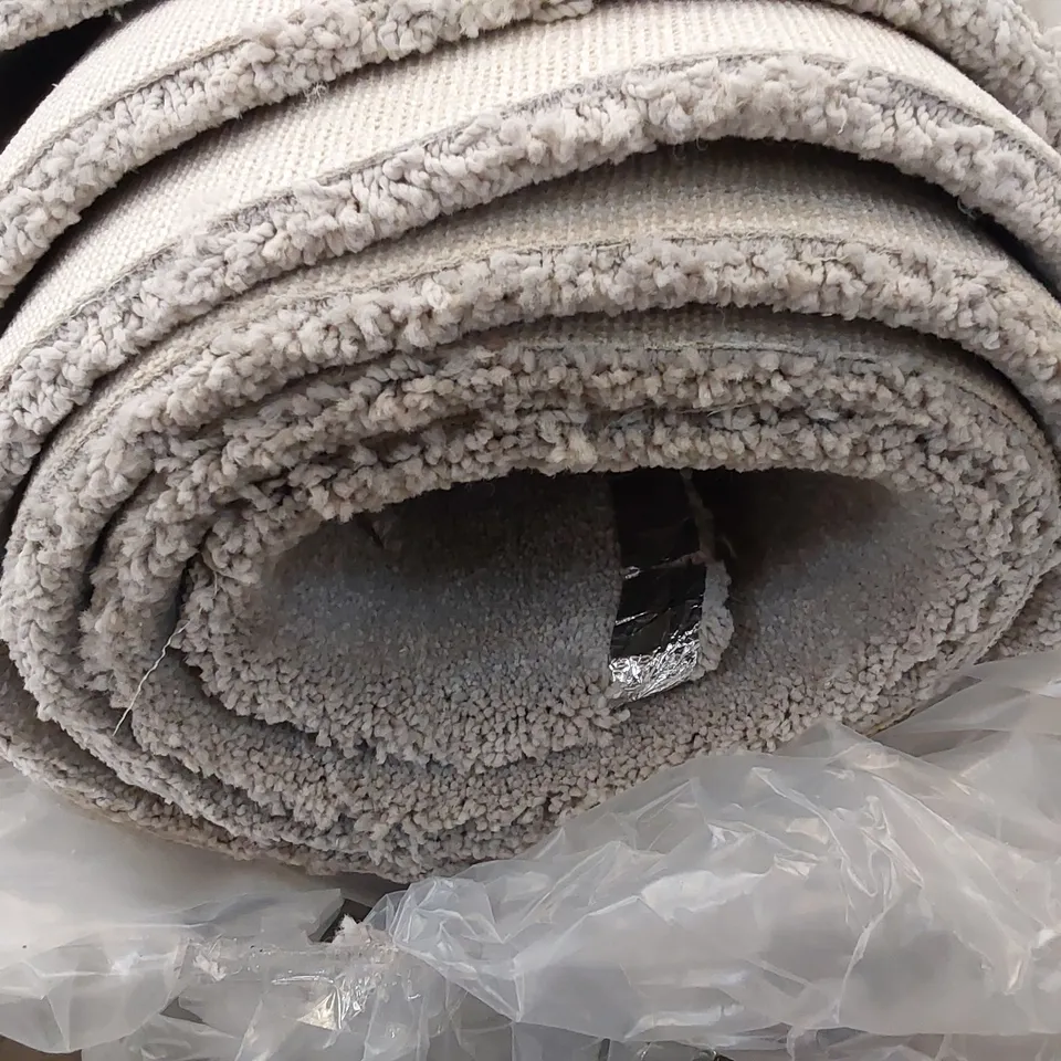 ROLL OF QUALITY ULTIMATE IMPRESSIONS HIGHLIFE CARPET // SIZE: APPROX 5 X 5.2m