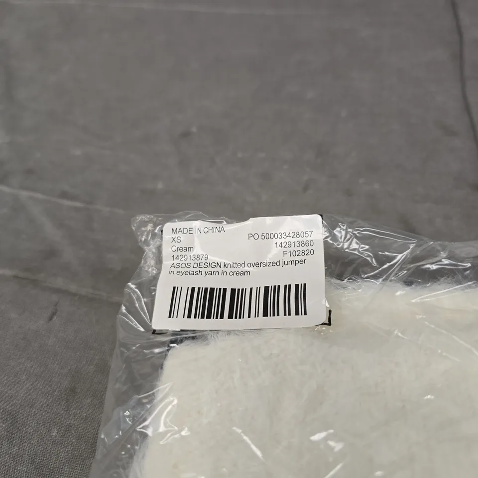 ASOS DESIGN KNITTED OVERSIZED JUMPER IN EYELASH YARN – CREAM, UK 6 (XS)