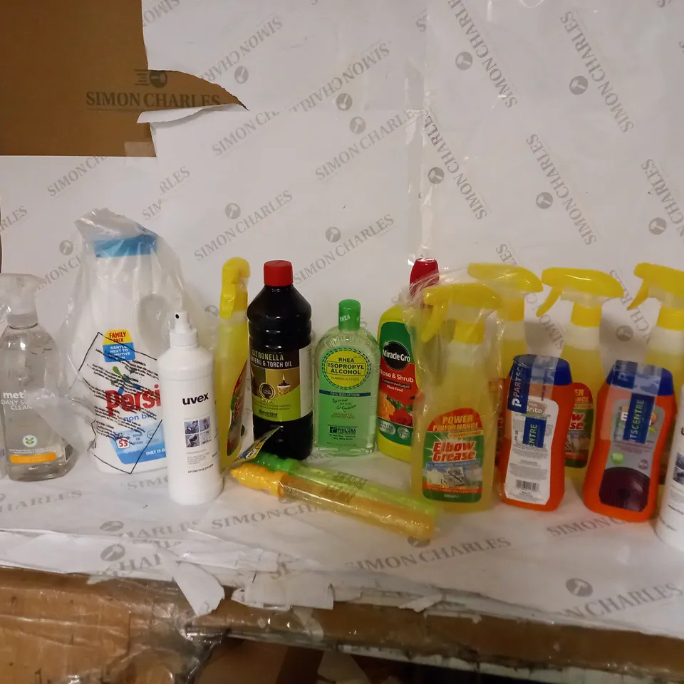 LOT OF APPROXMATELY 17 CLEANING PRODUCTS TO INCLUDE 6 POWER PERFORMANCE SOLVENT FREE ELBOW GREASE, PERSIL NON BIO (1431ml), RUG DOCTOR OXY POWER FABRIC CLEANER (1L), ETC