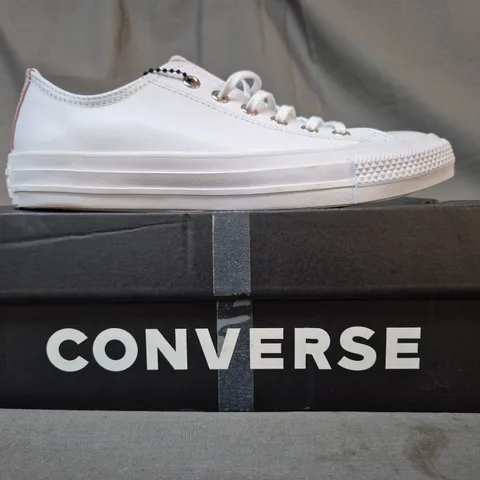 BOXED PAIR OF CONVERSE SHOES WHITE/ROSE UK SIZE 4.5