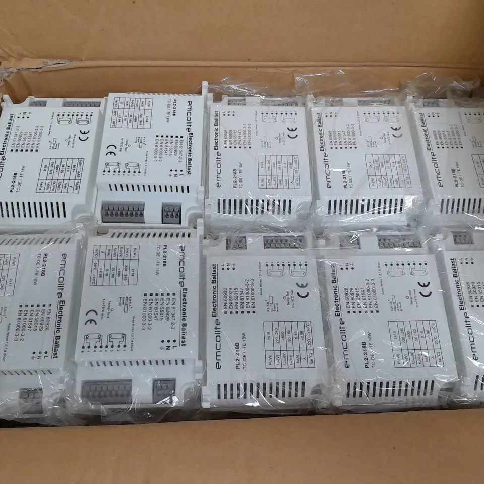 APPROXIMATELY 50 EMCOLITE ELECTRONIC BALLAST PL2-218B