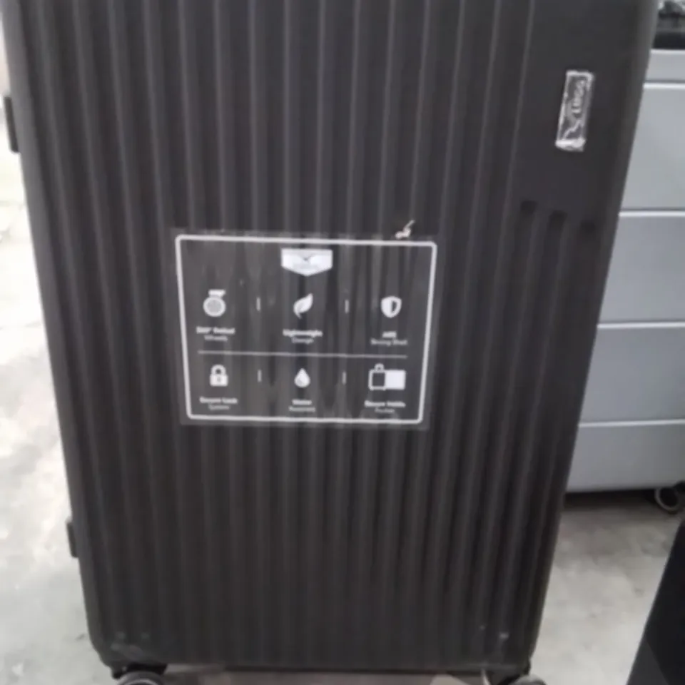 LUGG VACAY TRAVEL SUITCASE BLACK