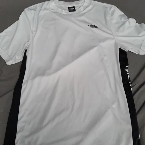 THE NORTH FACE T-SHIRT IN BLACK/WHITE - MEDIUM