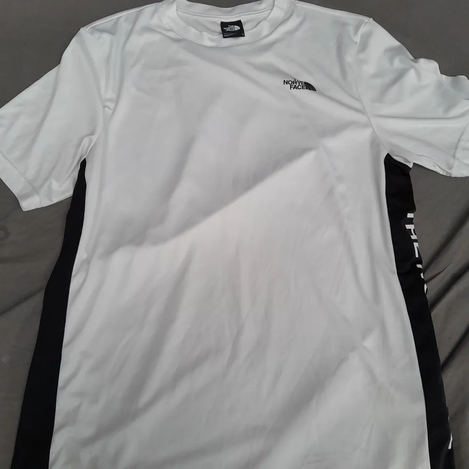 THE NORTH FACE T-SHIRT IN BLACK/WHITE - MEDIUM