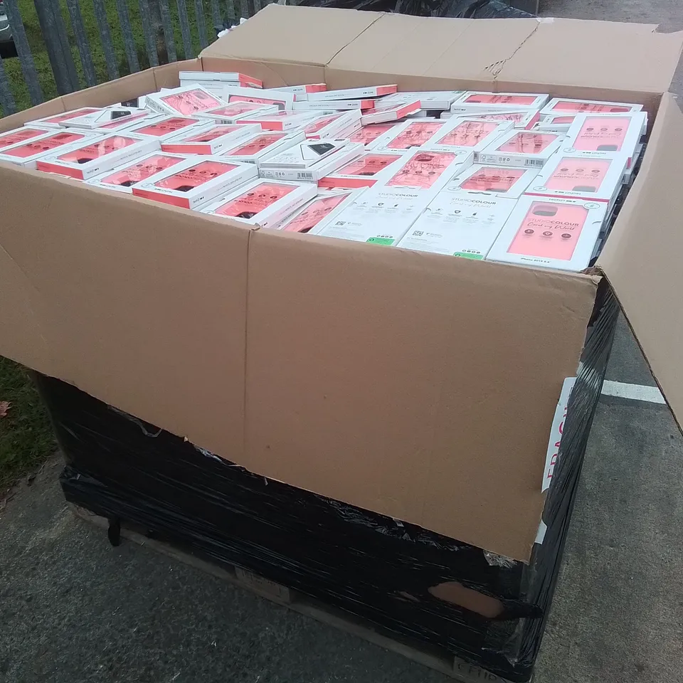 PALLET CONTAINING APPROXIMATELY 1250 BRAND NEW TECH 21 STUDIO PHONE CASES FOR IPHONE 2019 5.8" AND SCREEN PROTECTORS