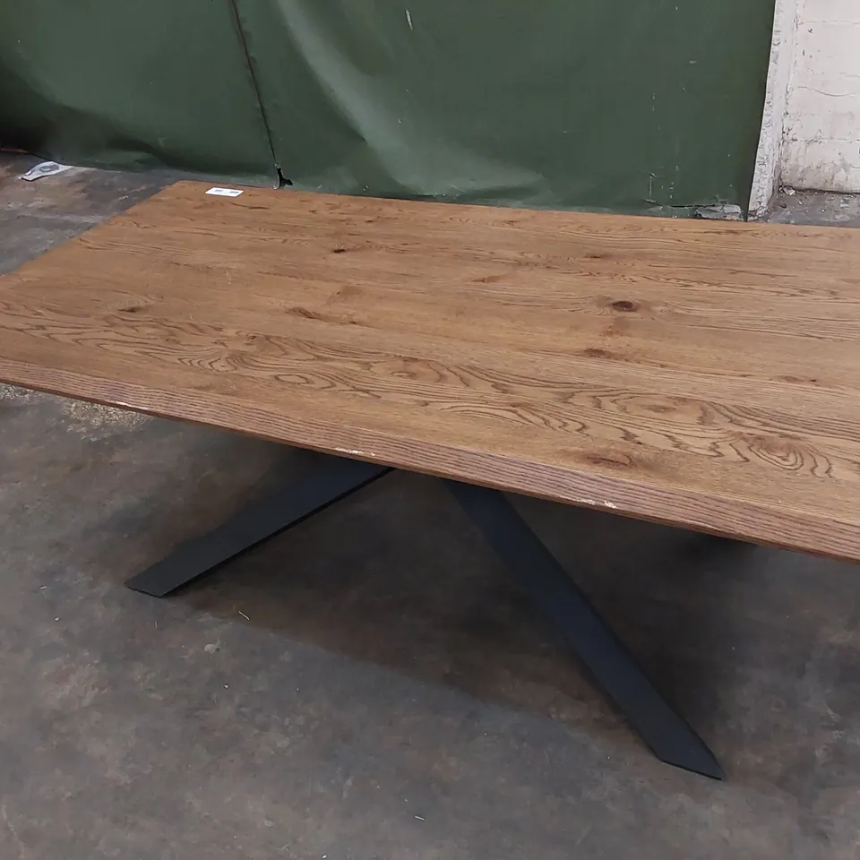 BRONX DINING TABLE