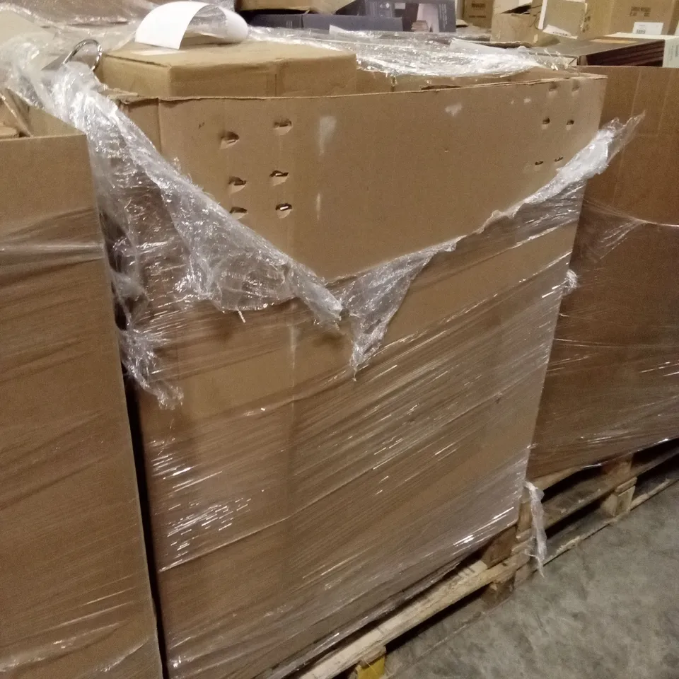 PALLET TO CONTAIN A LARGE QUANTITY OF DESIGNER HOME LIGHTING GOODS AND PRODUCTS 