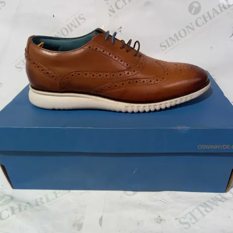 BOXED PAIR OF OSWIN HYDE LONDON SHOES IN BROWN UK SIZE 7
