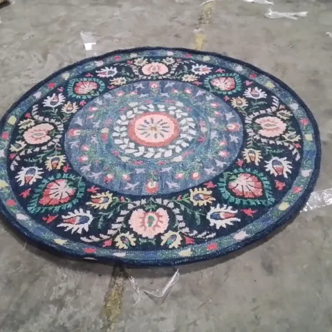 QUALITY DESIGNER AREA RUG - APPROXIMATELY 175X175