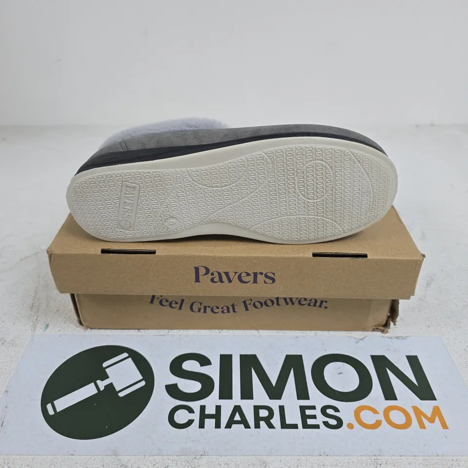BOXED PAIR OF PAVERS SLIPPERS IN GREY - UK 6