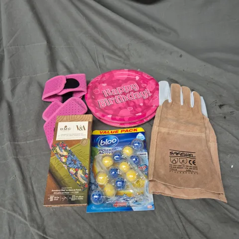 APPROXIMATELY 12 ASSORTED HOUSEHOLD ITEMS TO INCLUDE - V&A CROSS STITCH BOOKMARK KIT - PAPER PLATES - SAFEWEL GLOVES - ETC